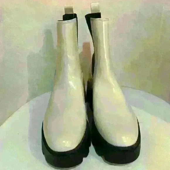 Open Edit Iris Lug Chelsea Boot. Women’s size 9M. Color: Cream, Black. - Picture 2 of 6